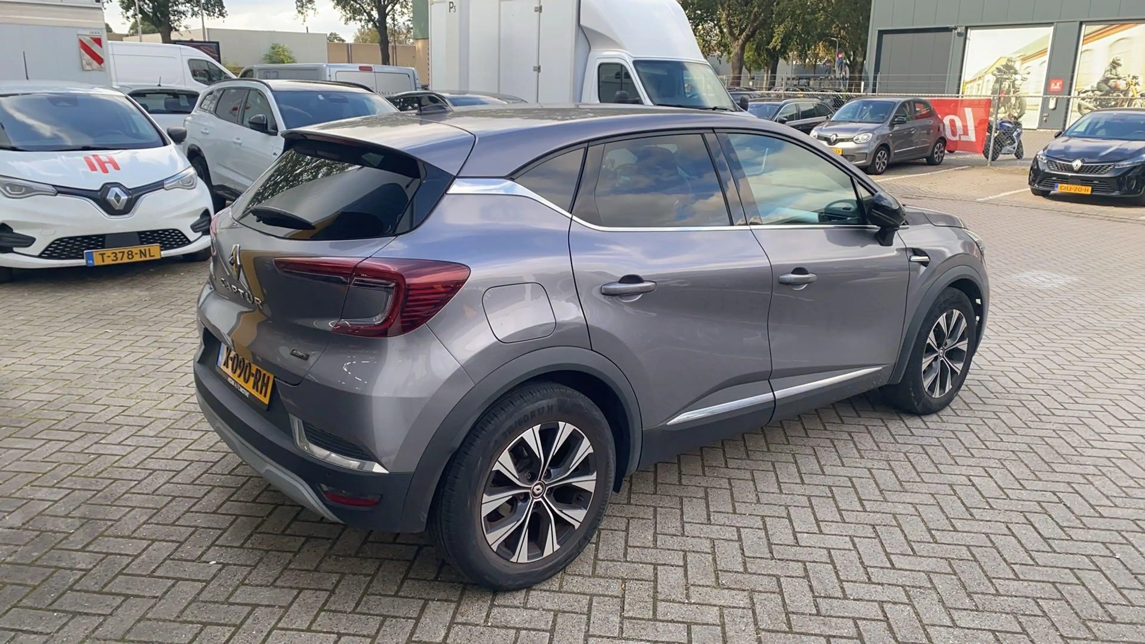 Renault Captur 1.6 E-Tech full hybrid 145 techno — photo 3