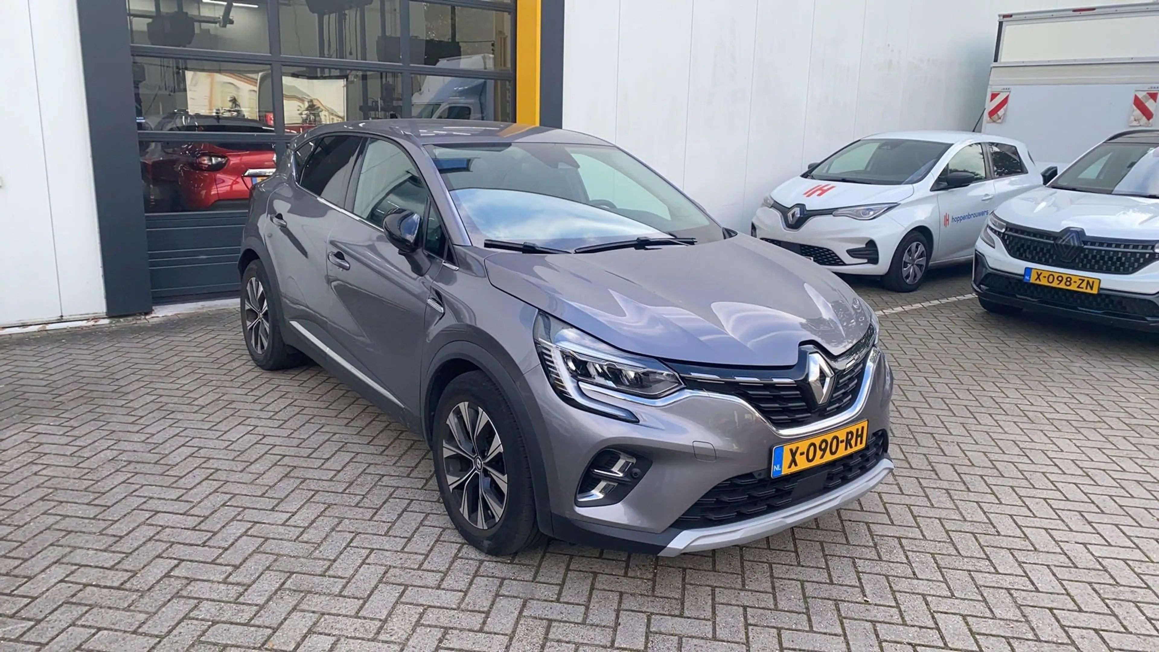Renault Captur 1.6 E-Tech full hybrid 145 techno — photo 4