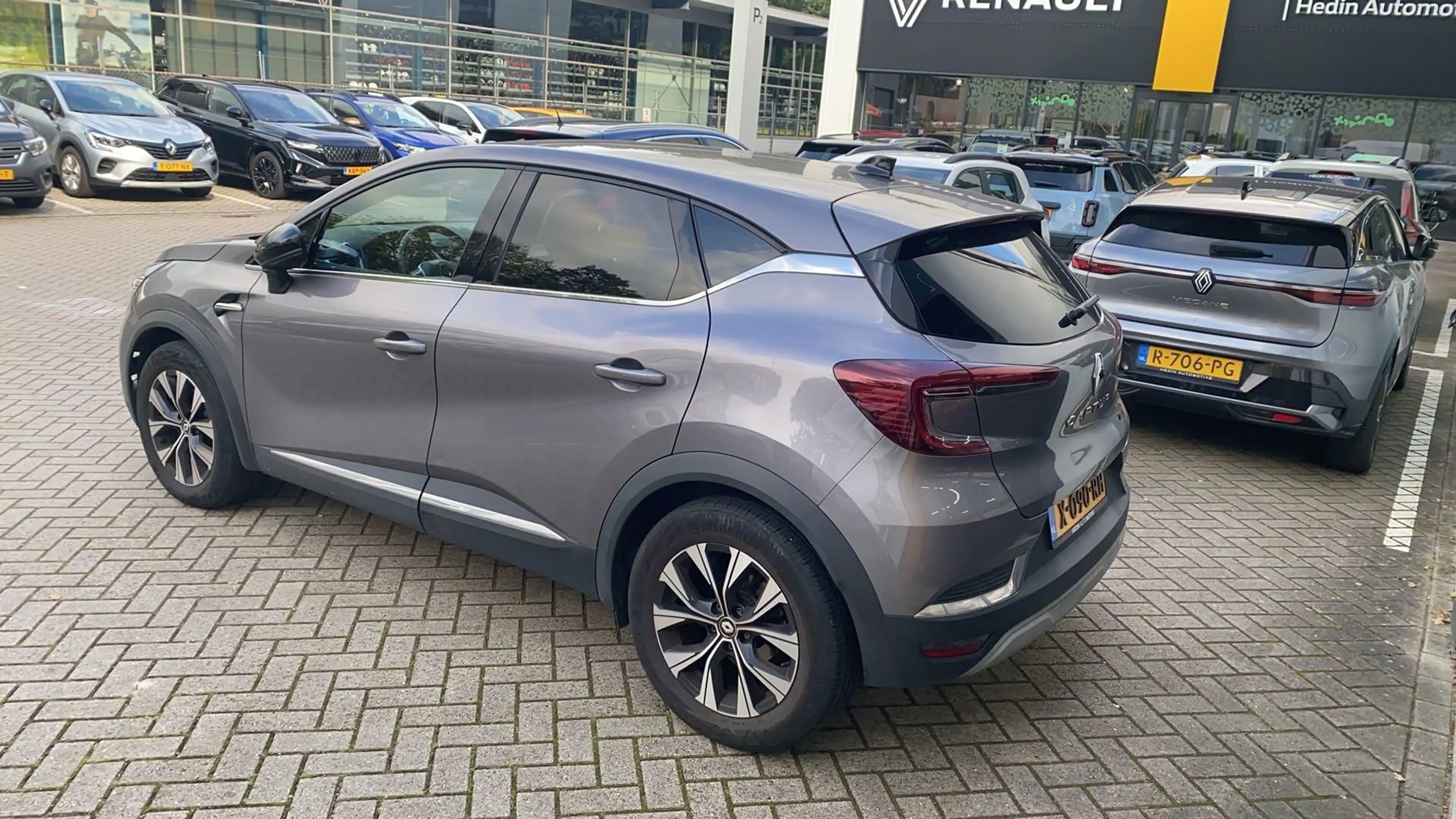 Renault Captur 1.6 E-Tech full hybrid 145 techno — photo 2