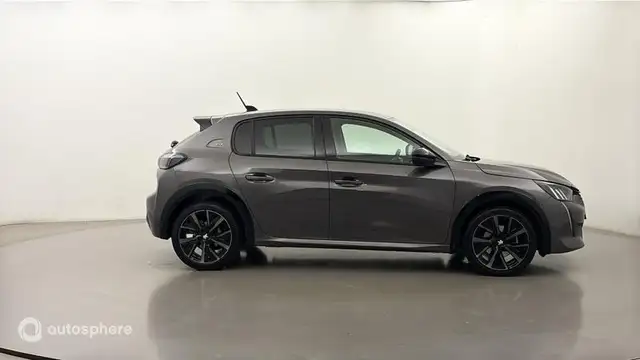Peugeot 208 view 4