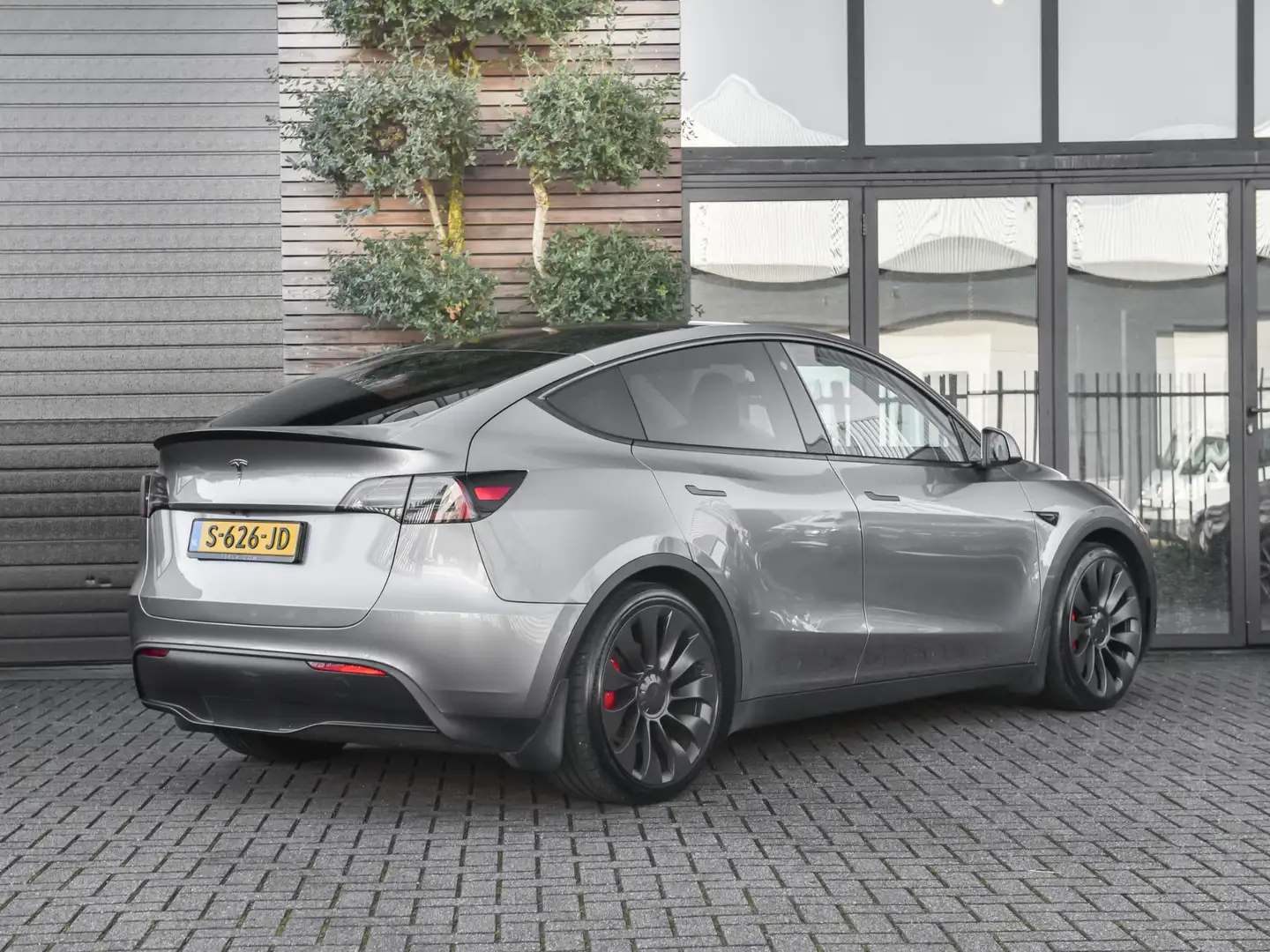 Tesla Model Y Performance AWD 75 kWh Ruim 460Pk, Trekhaak, Panor Gris - 2