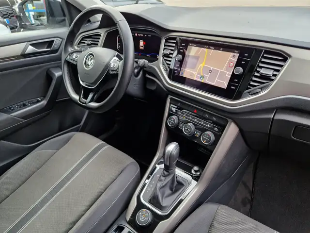 Volkswagen T-Roc view 6