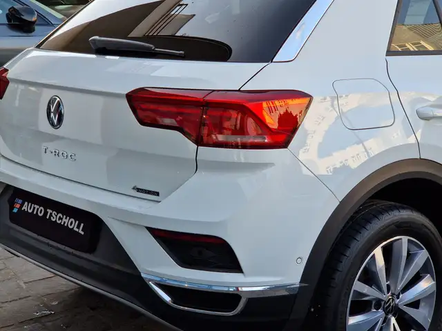 Volkswagen T-Roc view 5