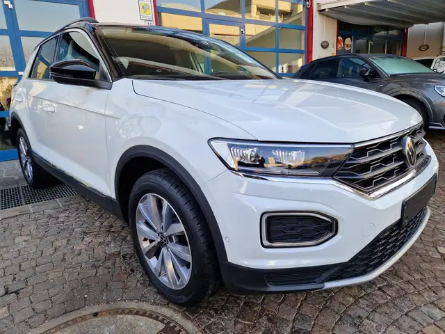 Volkswagen T-Roc view 2