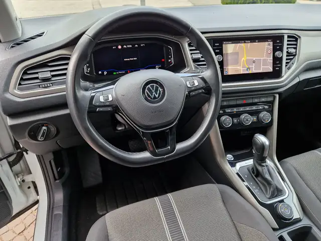 Volkswagen T-Roc view 8
