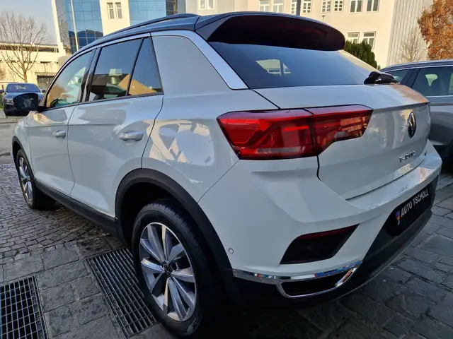 Volkswagen T-Roc view 4