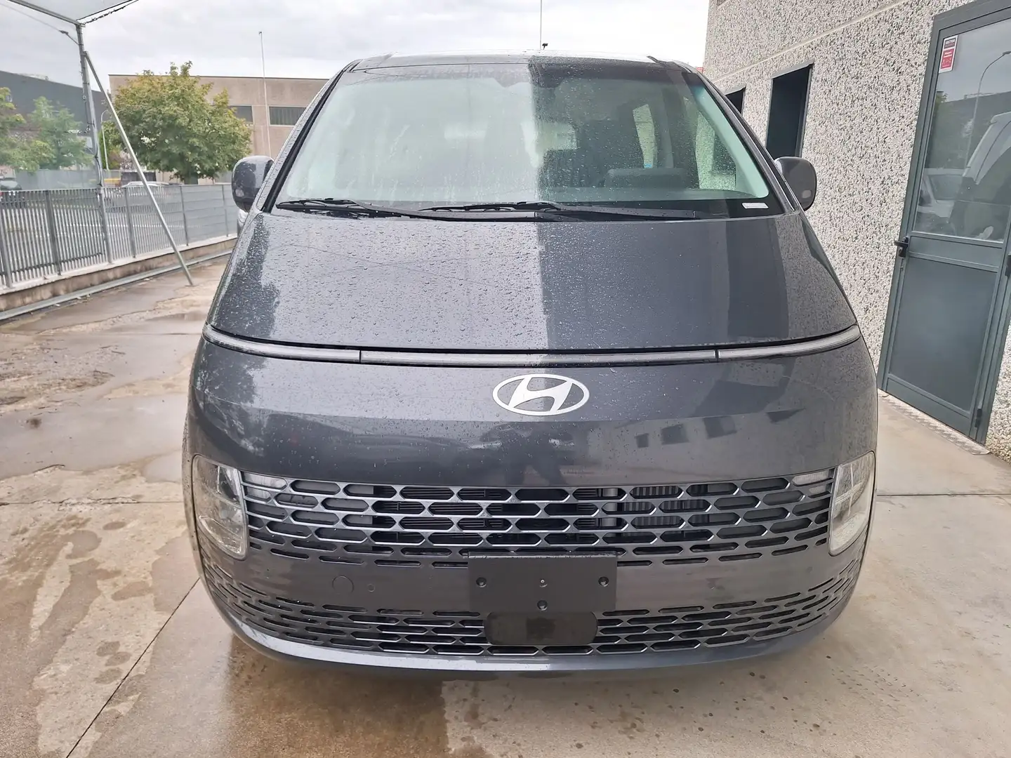 Hyundai STARIA Staria 1.6 hev  automatica KM ZERO PRONTA CONSEGNA Gris - 2
