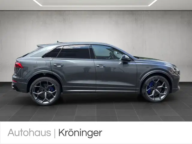 Audi RSQ8 view 4