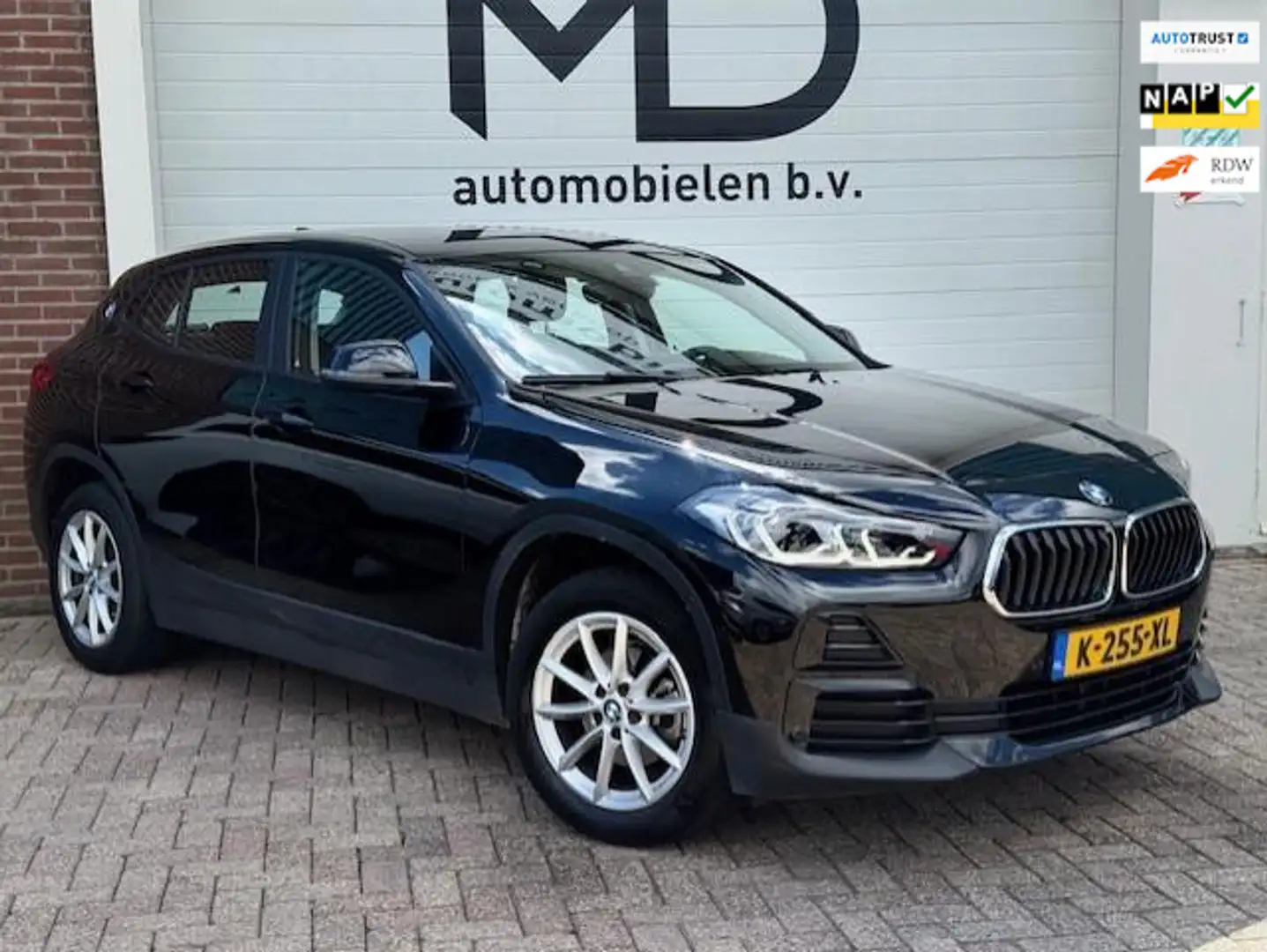 BMW X2 SDrive16d Business Edition Plus - Dealer onderhoud Zwart - 1
