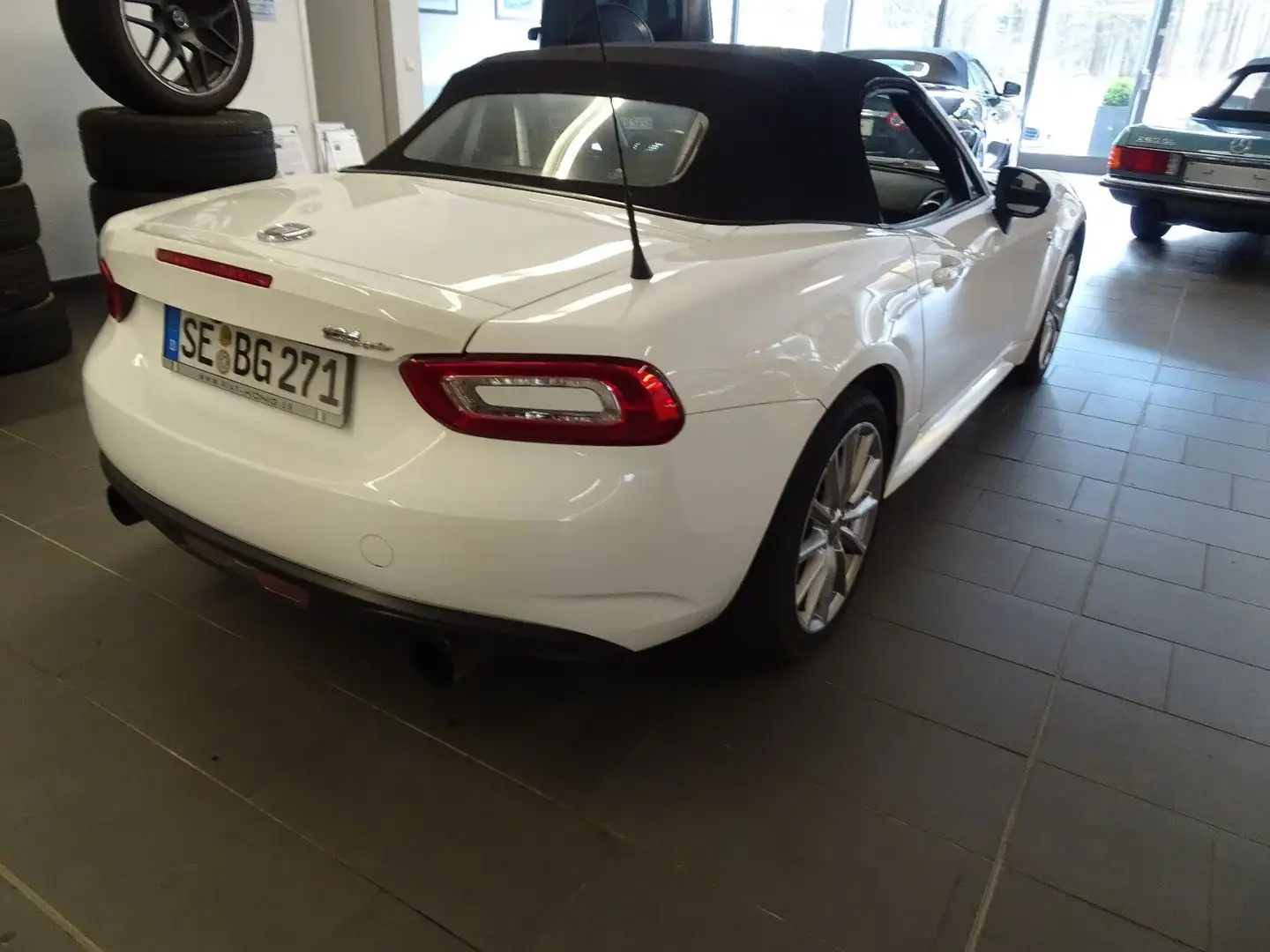 Fiat 124 Spider Weiß - 2