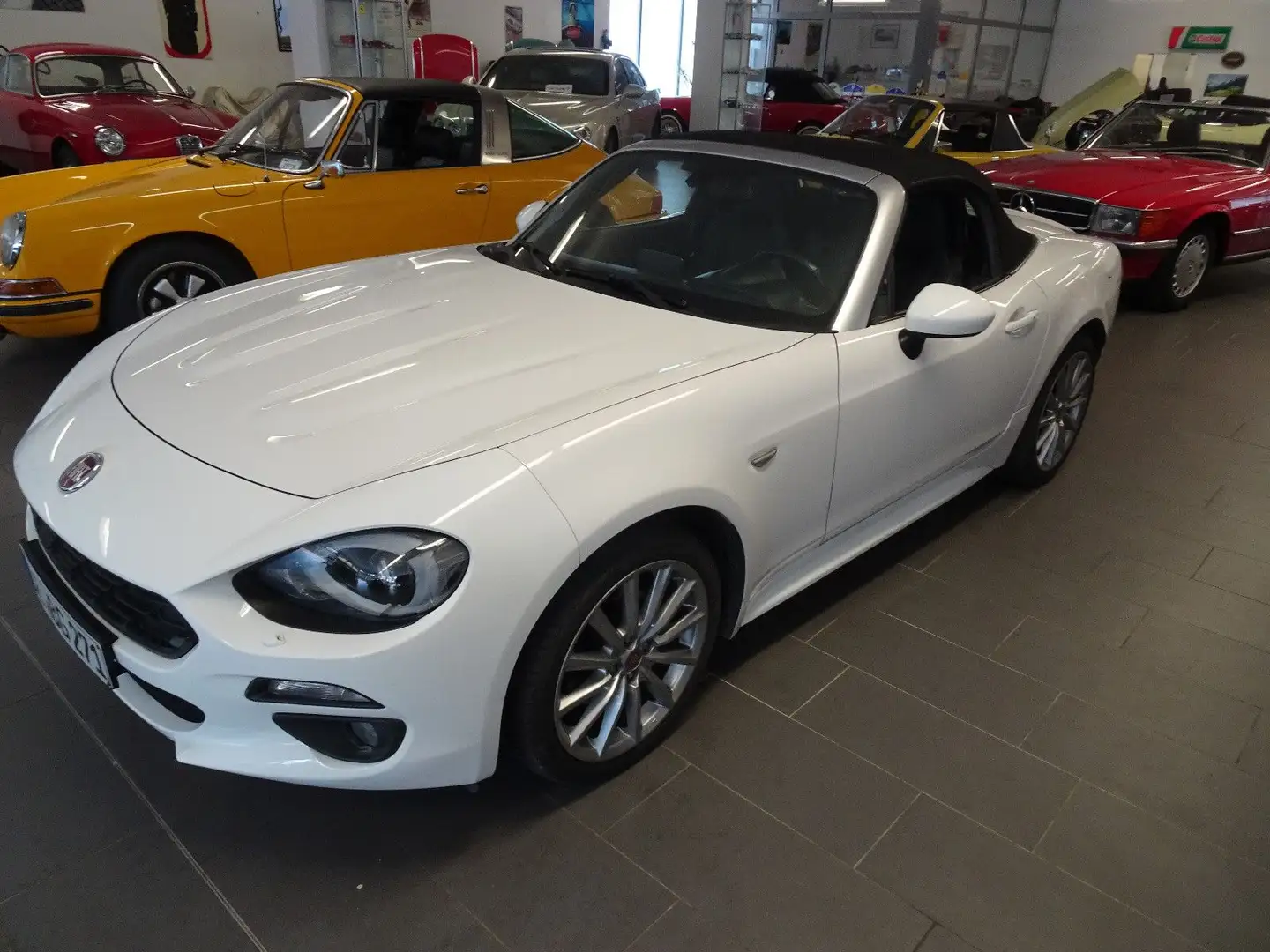 Fiat 124 Spider Weiß - 1