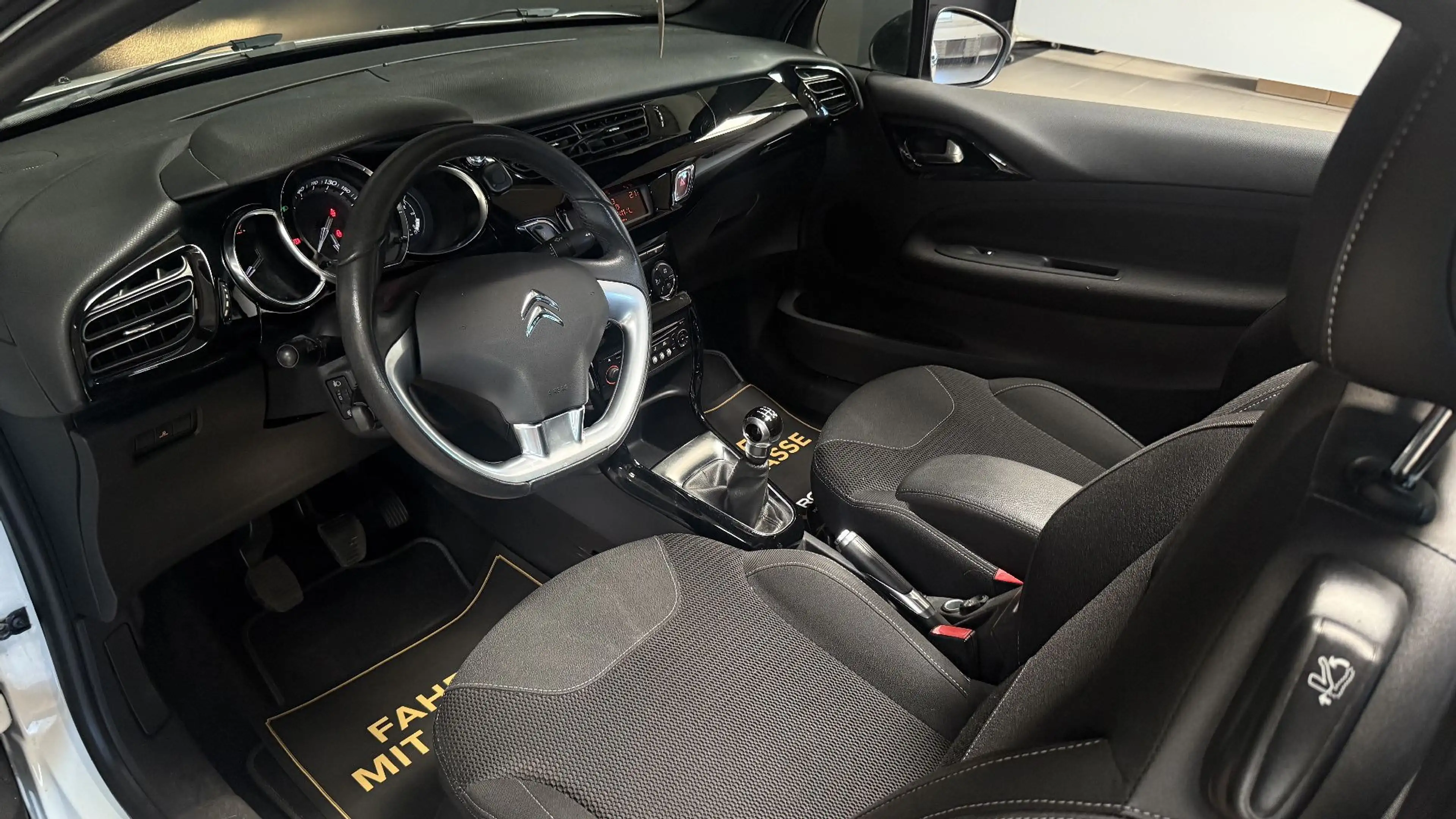 Citroen DS3 Servicegepflegt — photo 9