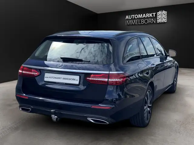 Mercedes-Benz E-Class view 11