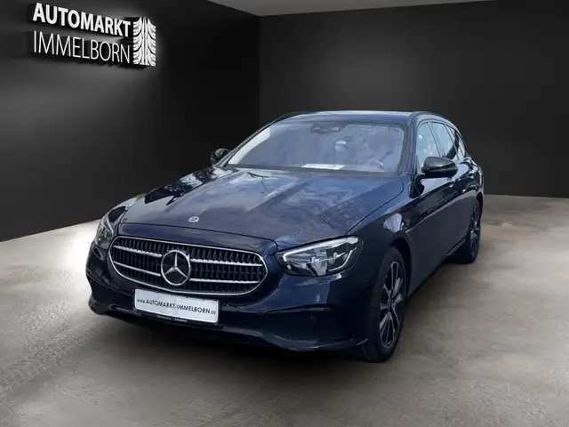 Mercedes-Benz E-Class view 3