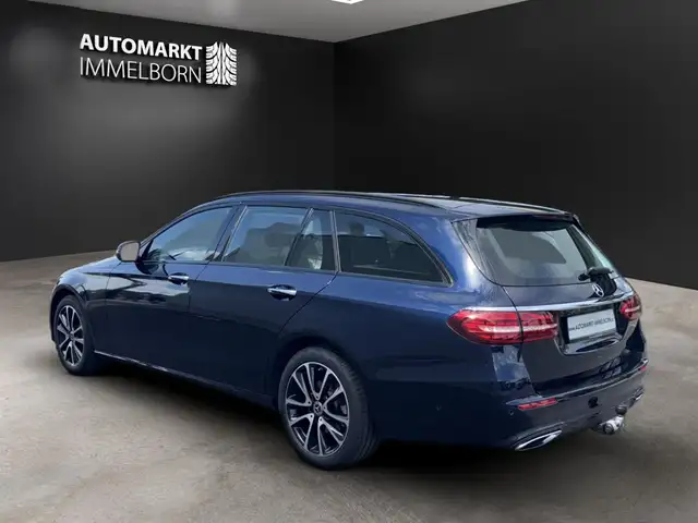 Mercedes-Benz E-Class view 5