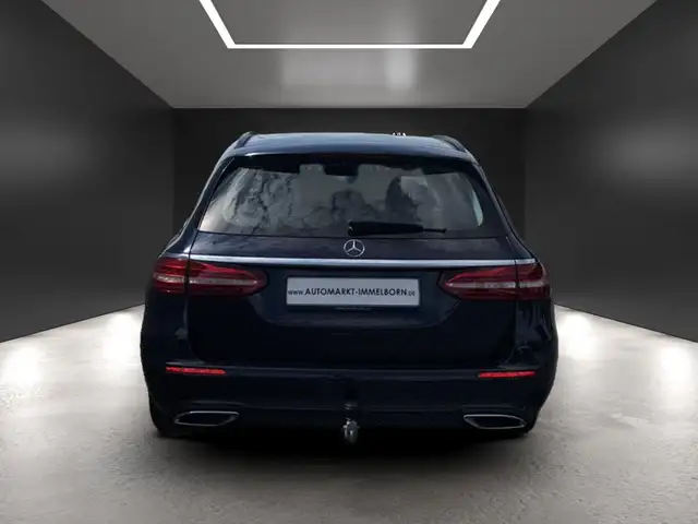 Mercedes-Benz E-Class view 9