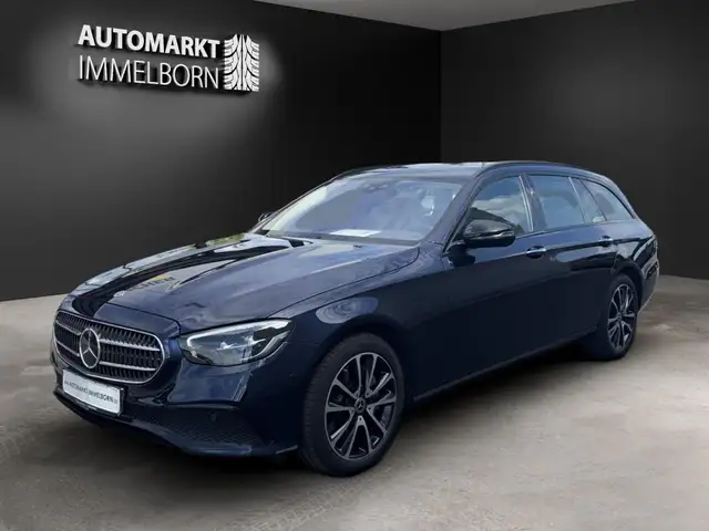 Mercedes-Benz E-Class view 4