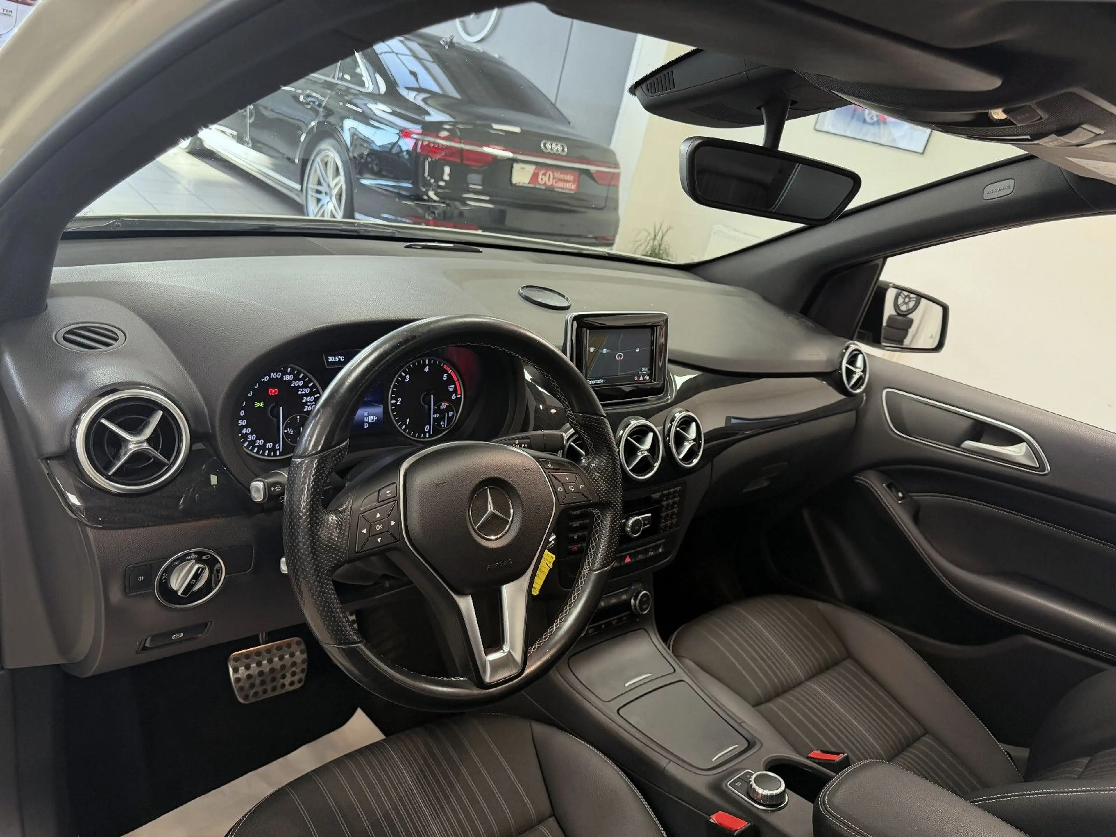Mercedes-Benz B 200 CDI *AMG*Night*PanoSD*Bi-Xenon*Navi*Klima — photo 4