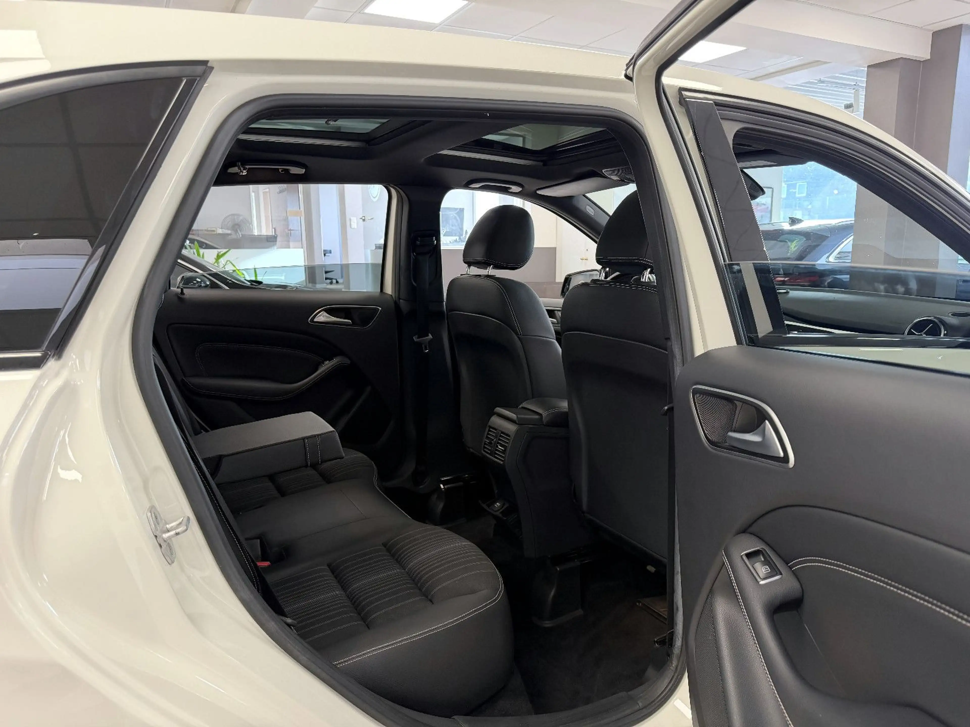Mercedes-Benz B 200 CDI *AMG*Night*PanoSD*Bi-Xenon*Navi*Klima — photo 13