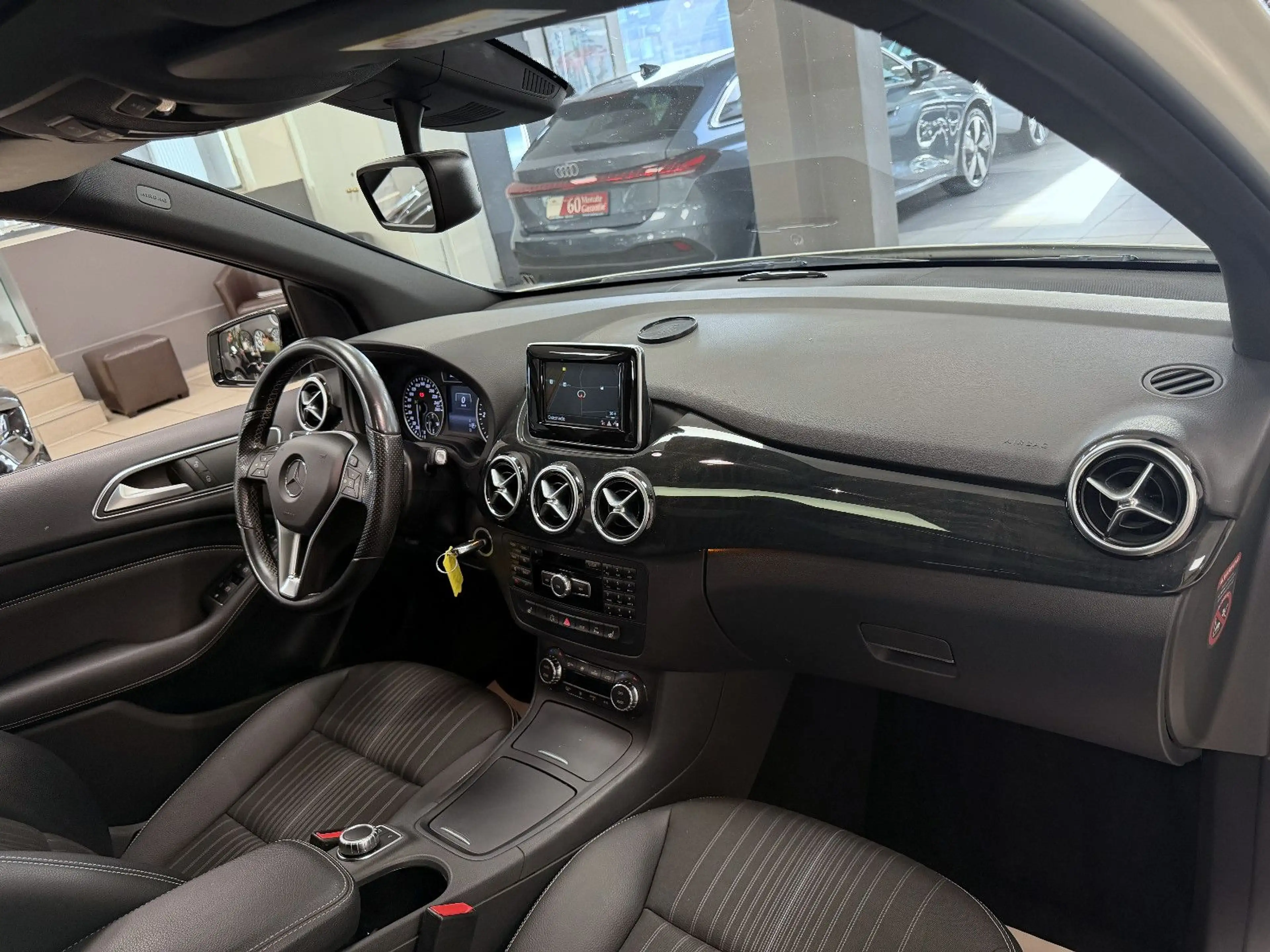 Mercedes-Benz B 200 CDI *AMG*Night*PanoSD*Bi-Xenon*Navi*Klima — photo 11