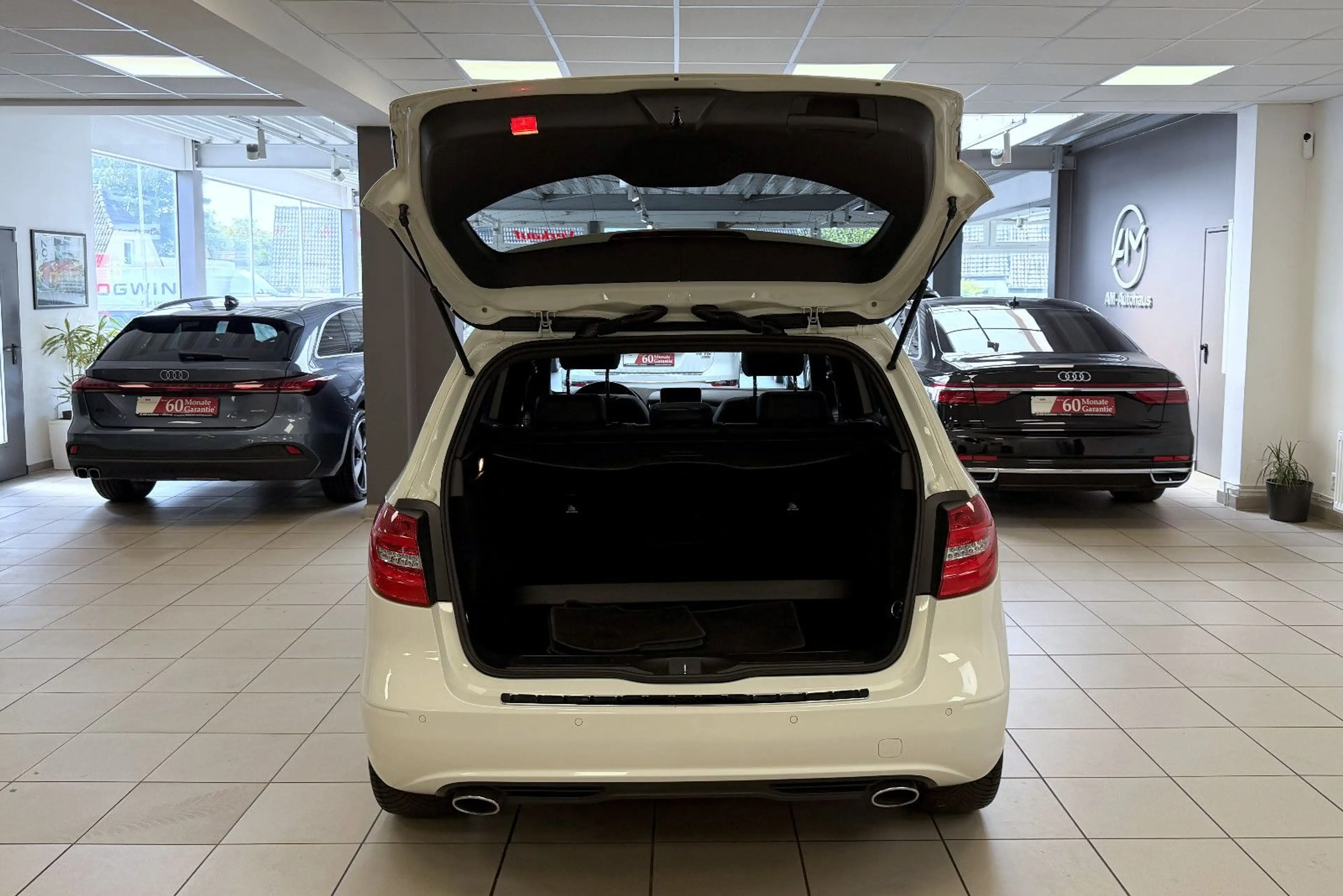 Mercedes-Benz B 200 CDI *AMG*Night*PanoSD*Bi-Xenon*Navi*Klima — photo 10