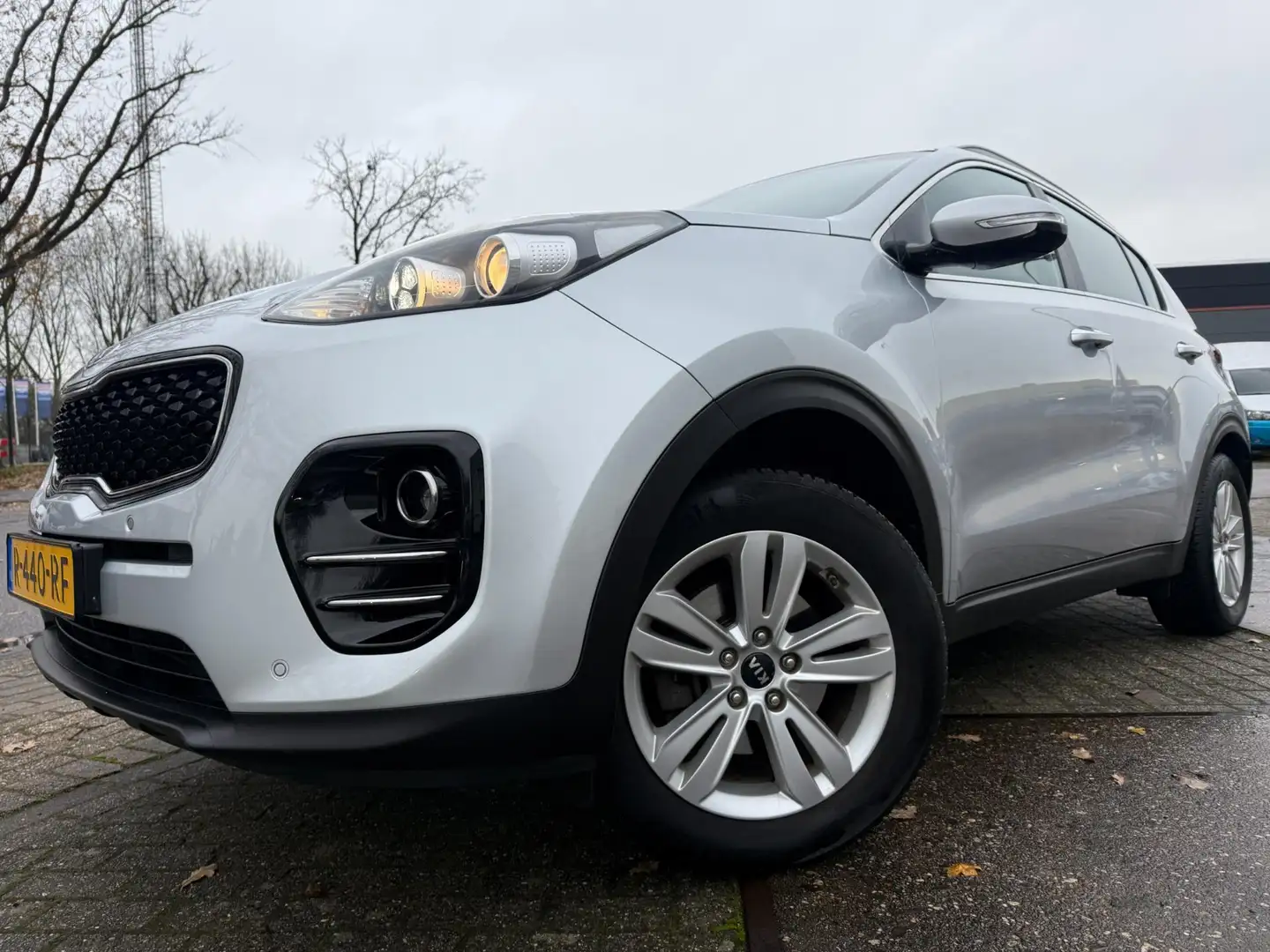Kia Sportage 1.6 GDI DYNAMIC-Line+ CAM CARPLAY LANE ASSIST HIST Grijs - 2