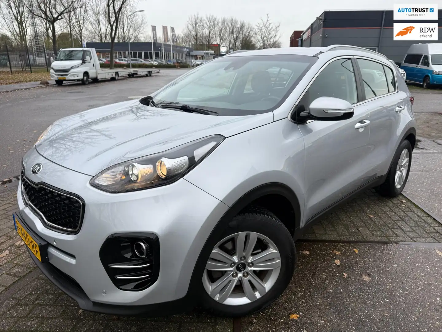 Kia Sportage 1.6 GDI DYNAMIC-Line+ CAM CARPLAY LANE ASSIST HIST Grijs - 1