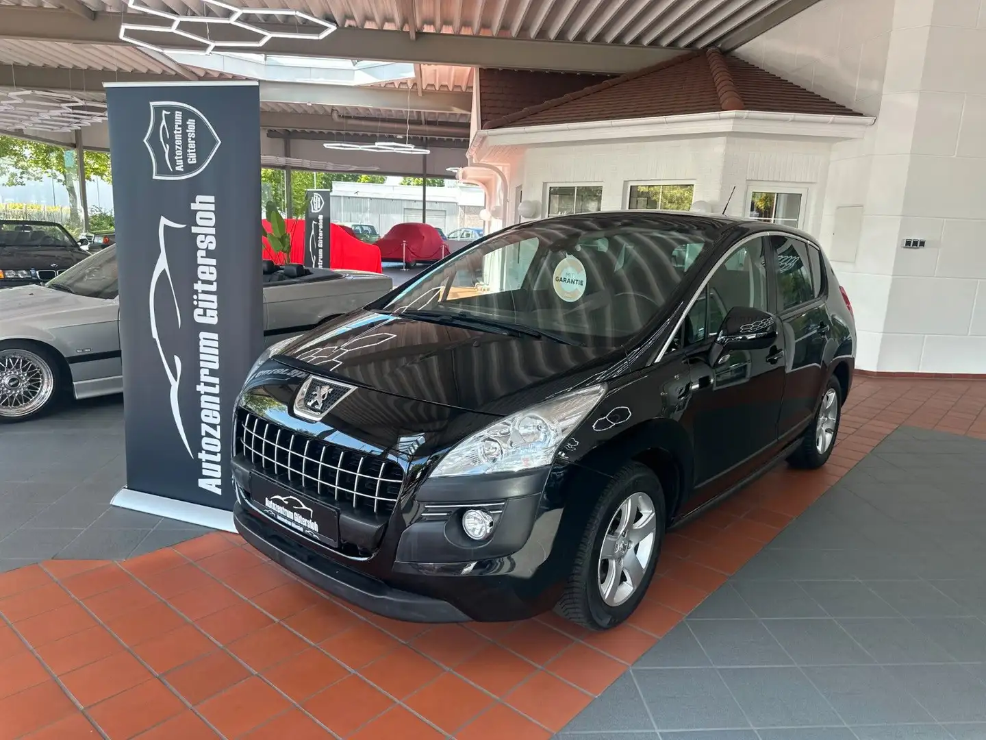 Peugeot 3008 Premium *2.Hand / AHK / SitzH. / PanoramaD* Schwarz - 1