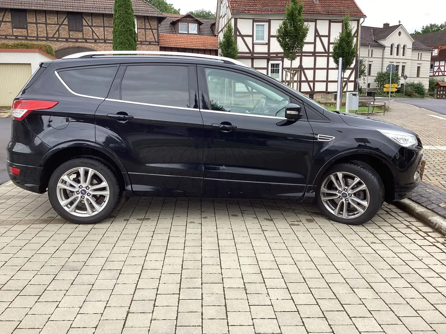 Ford Kuga Individual Schwarz - 2