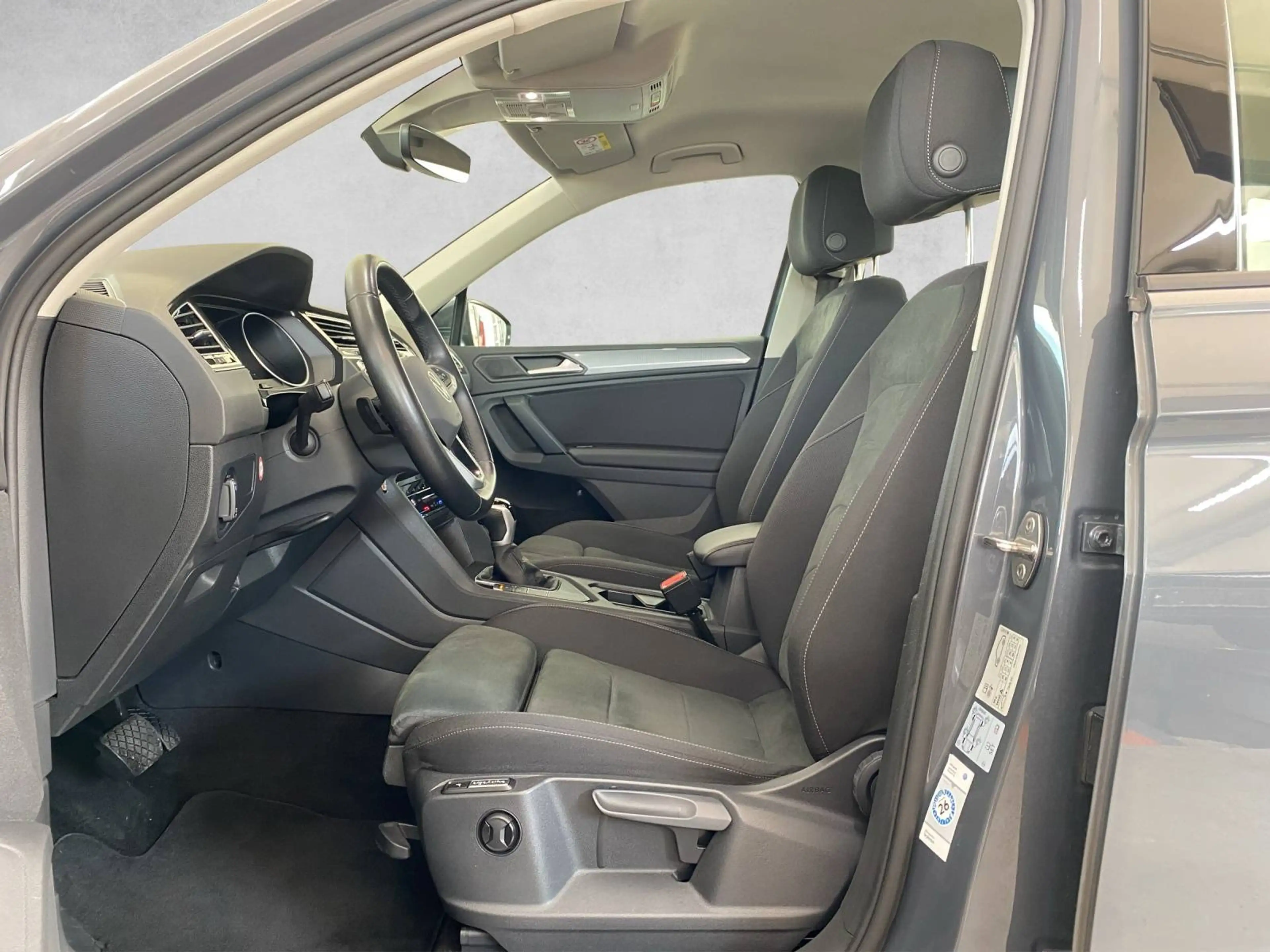 Volkswagen Tiguan 2,0 TDI Life DSG, AHK,... — photo 8