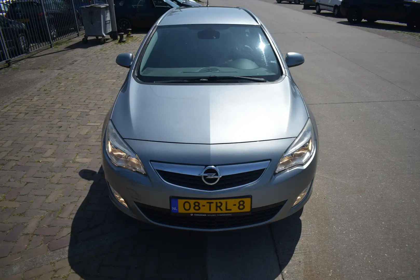 Opel Astra Sports Tourer 1.4 Turbo Cosmo Gris - 2