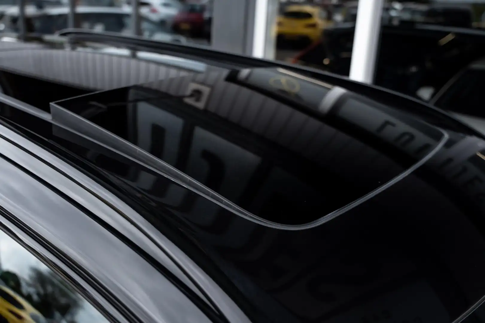 Volvo XC90 2.0 T8 Recharge AWD R-Design 7-pers. I Panorama I Schwarz - 2