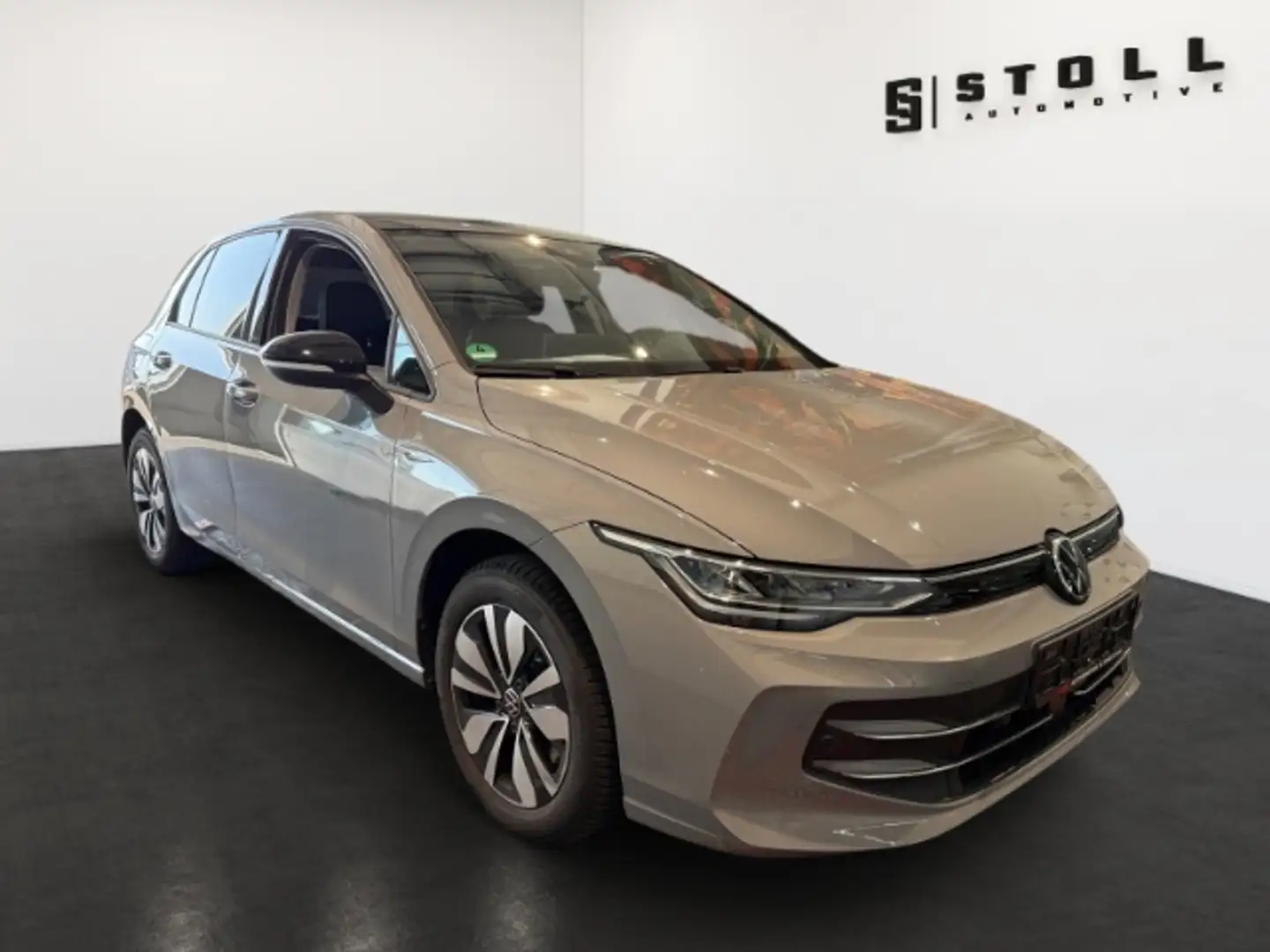 Volkswagen Golf VIII 1.5 eTSI DSG Goal Pano+RearView+ Grau - 2