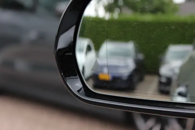 Mercedes-Benz E-Class view 28