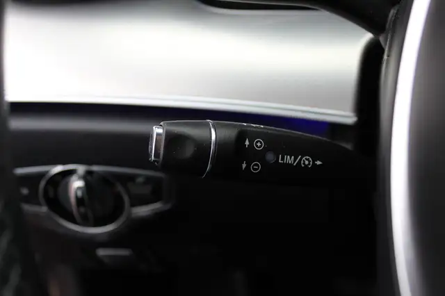 Mercedes-Benz E-Class view 30