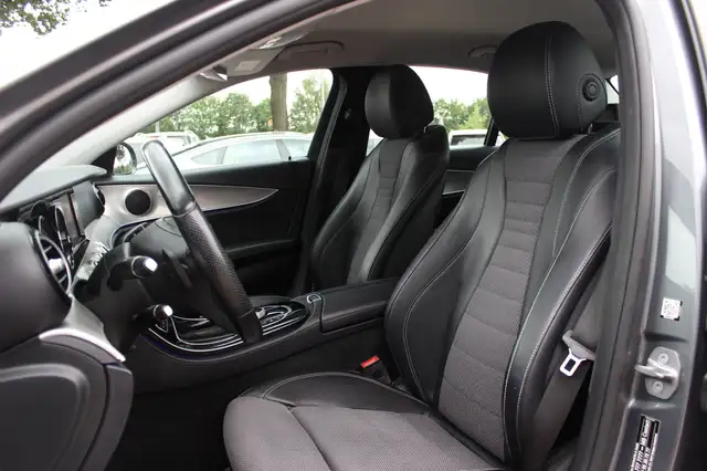 Mercedes-Benz E-Class view 4