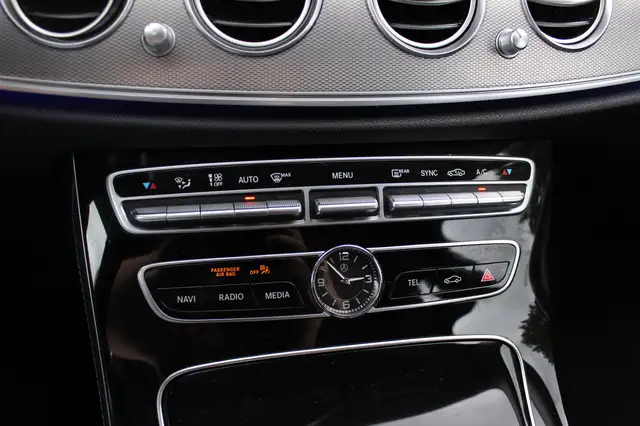 Mercedes-Benz E-Class view 26