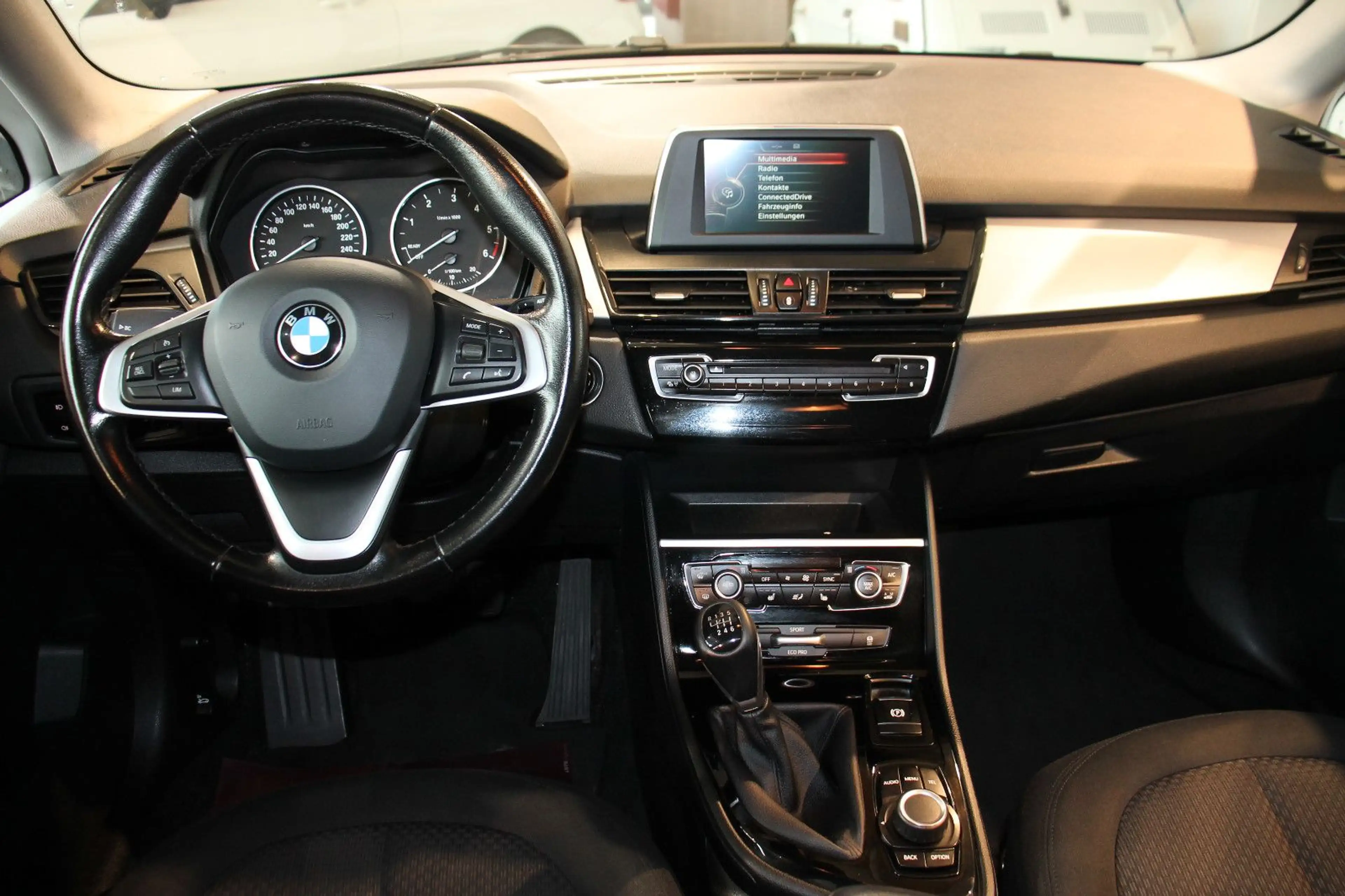 BMW 216 SHZ Kamera Tempomat — photo 11