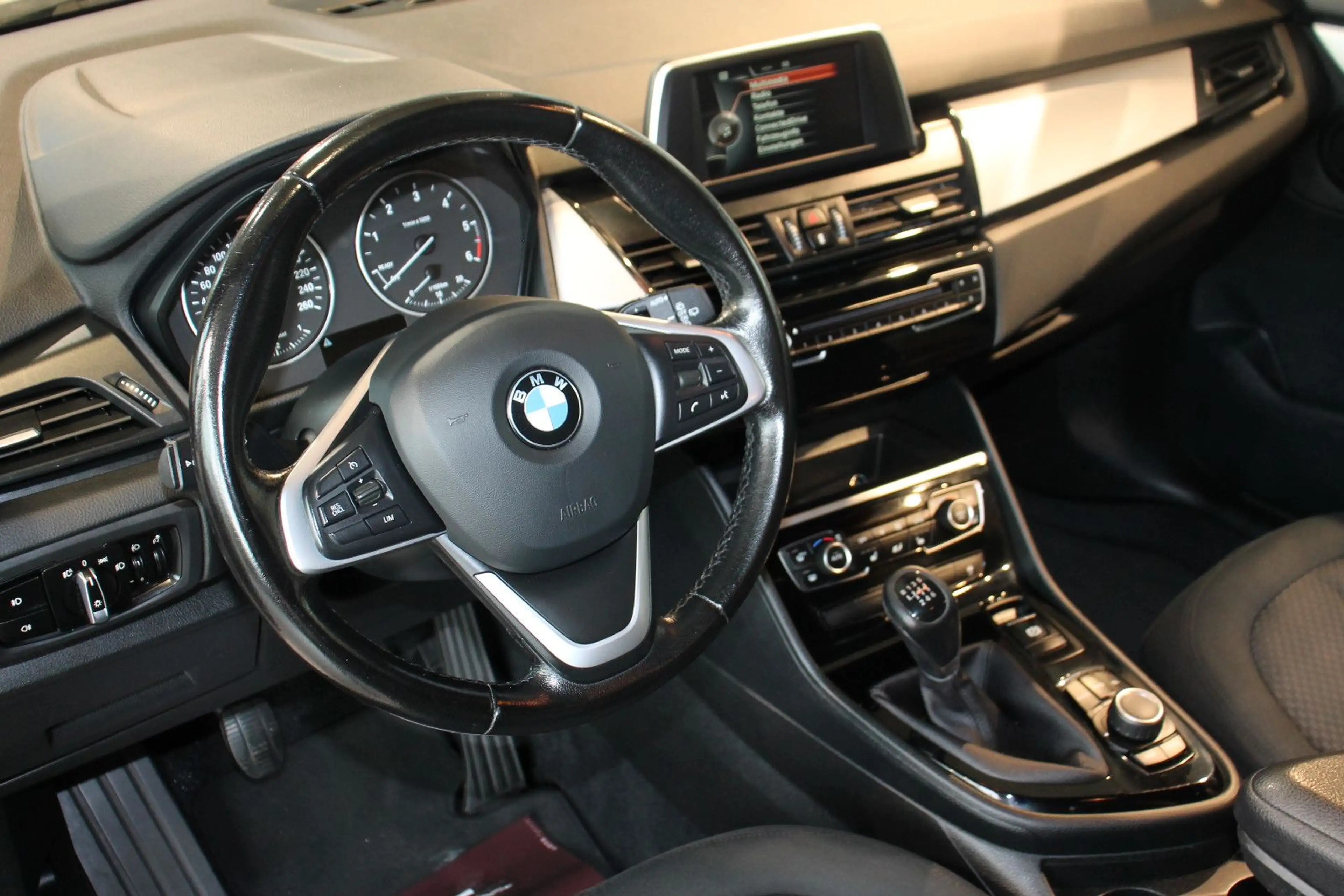 BMW 216 SHZ Kamera Tempomat — photo 10
