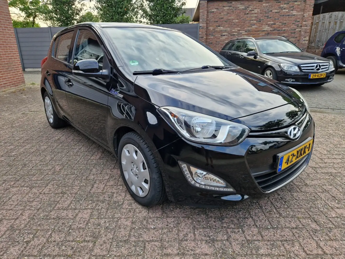 Hyundai i20 1.2 i-Motion Blue Drive 5-drs NL-auto 1e-eig. Airc Nero - 2