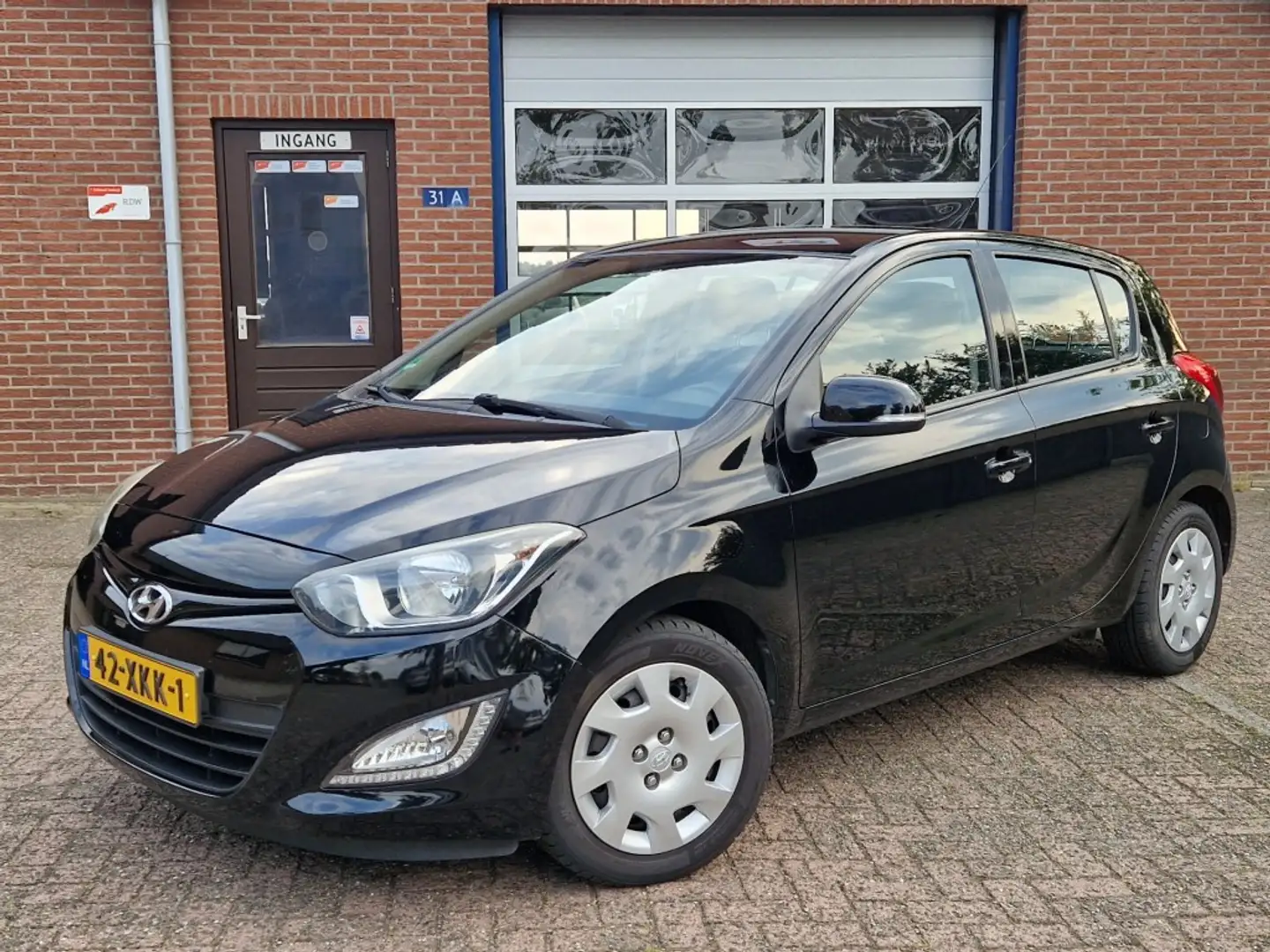 Hyundai i20 1.2 i-Motion Blue Drive 5-drs NL-auto 1e-eig. Airc Nero - 1