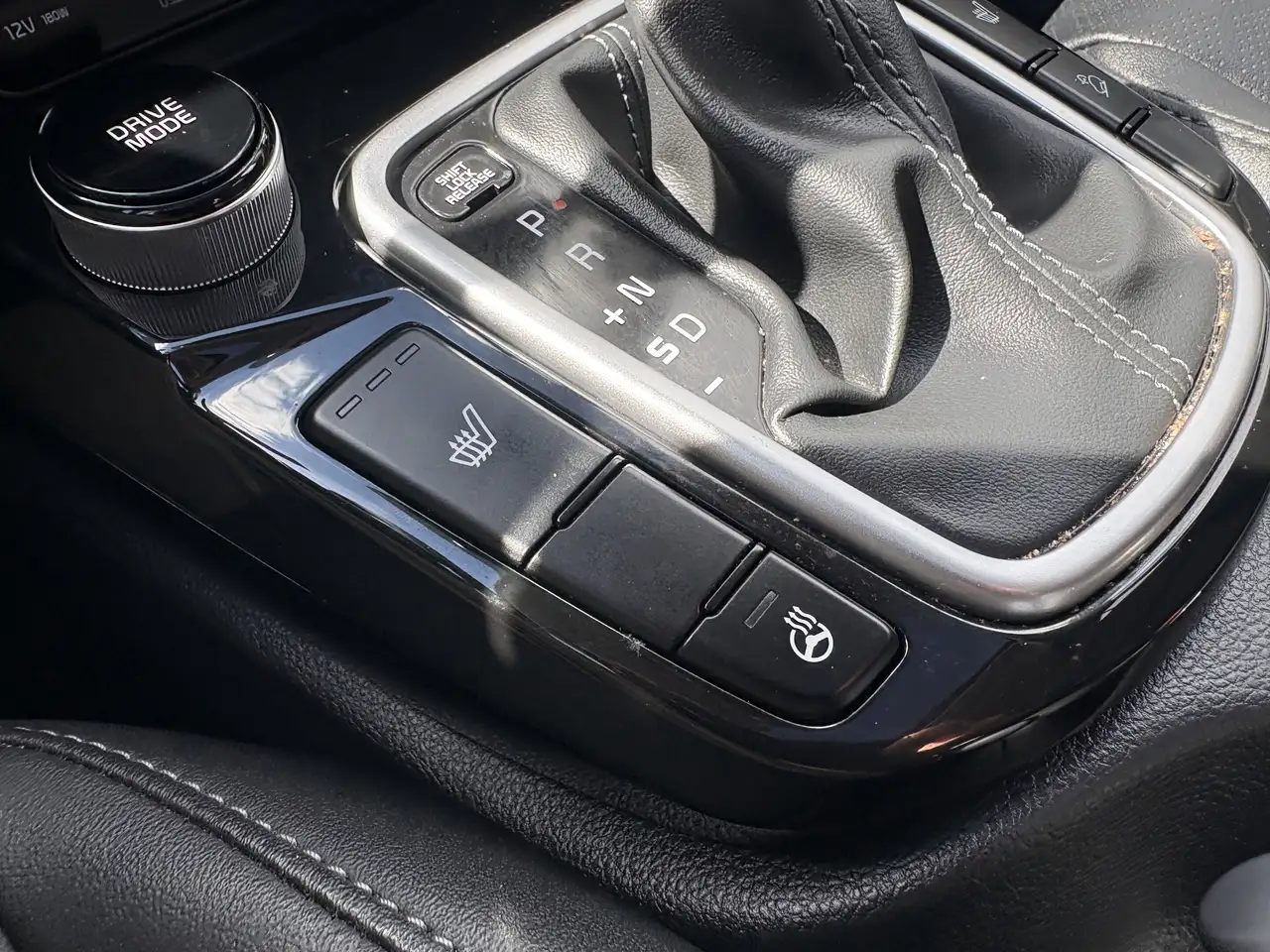 Kia Seltos снимка Kia Seltos