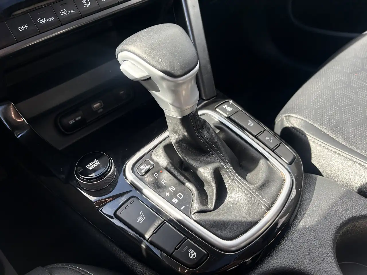 Kia Seltos снимка Kia Seltos