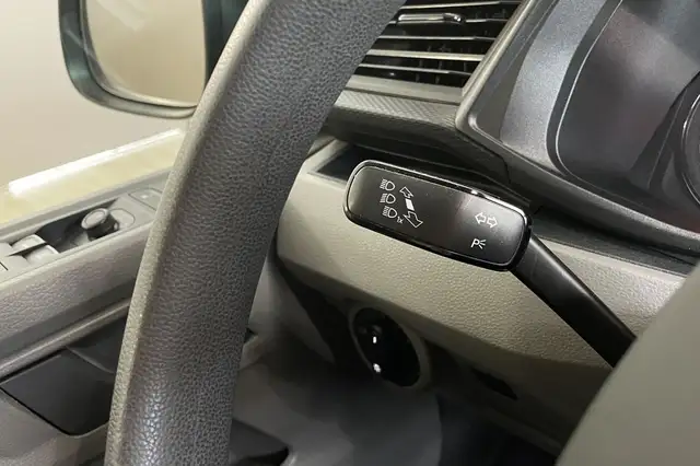 Volkswagen Caravelle view 19