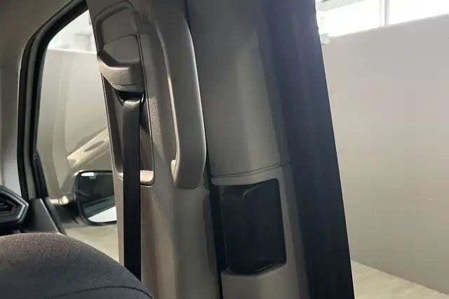 Volkswagen Caravelle view 25