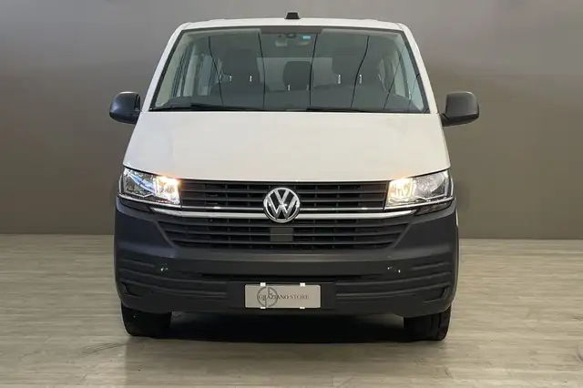 Volkswagen Caravelle view 2