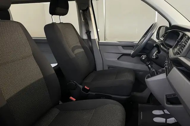 Volkswagen Caravelle view 16