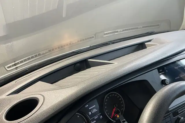 Volkswagen Caravelle view 28