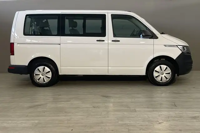 Volkswagen Caravelle view 7