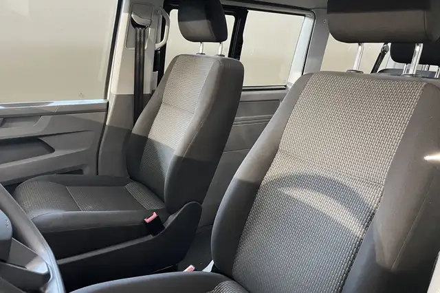 Volkswagen Caravelle view 22